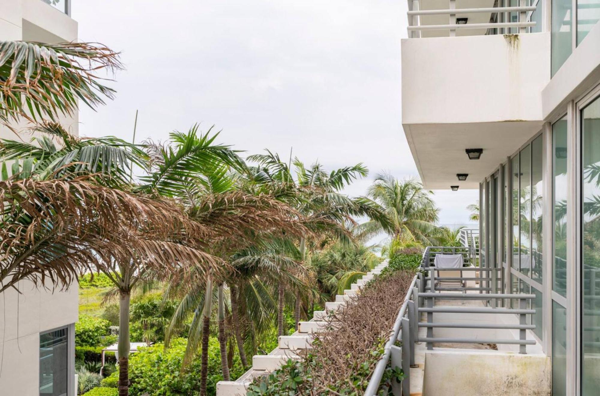 Beachfront Bentley Hotel One Bedroom Suite With Balcony And Beach Access ميامي بيتش المظهر الخارجي الصورة